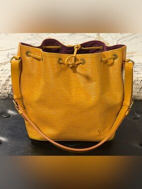 Authentic Louis Vuitton Vintage Epi Leather Petit Noe Shoulder Bag.